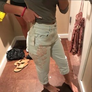 Kendall & Kylie boyfriend jeans